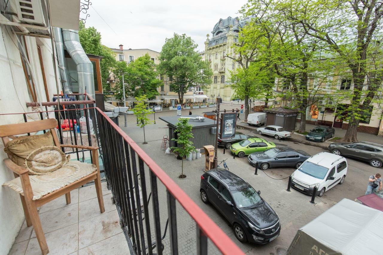 Apartmán Quartira S Balconom Na Deribasovskuu Oděsa Exteriér fotografie